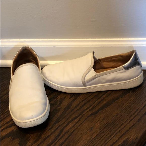 ugg cas slip on white